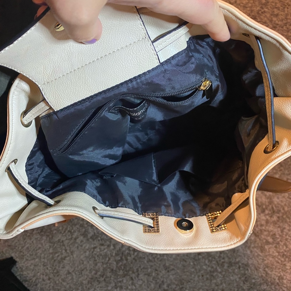 Purse - Picture 4 of 4